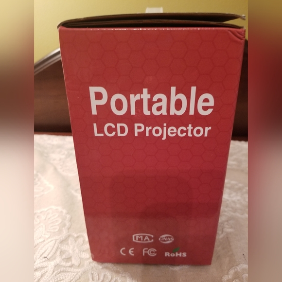 NEW Portable LCD Movie Projector - Picture 3 of 8